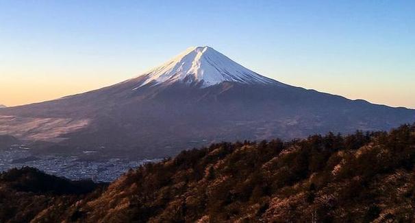 富士山如果大爆发导致日本不能继续生活，会发生什么事 关于日本富士山的介绍