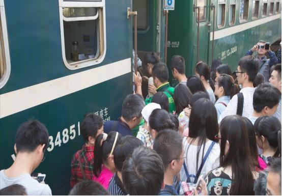 你最近乘坐绿皮火车是什么时候 绿皮火车提前多久检票
