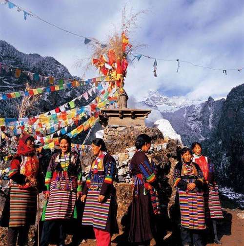 云南香格里拉的特色以及风俗有哪些 香格里拉民俗文化