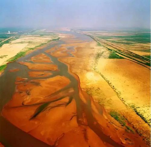 可不可以在黄河入海之前吸干黄河水，解决山东的缺水问题 黄河流入大海为什么海水不黄